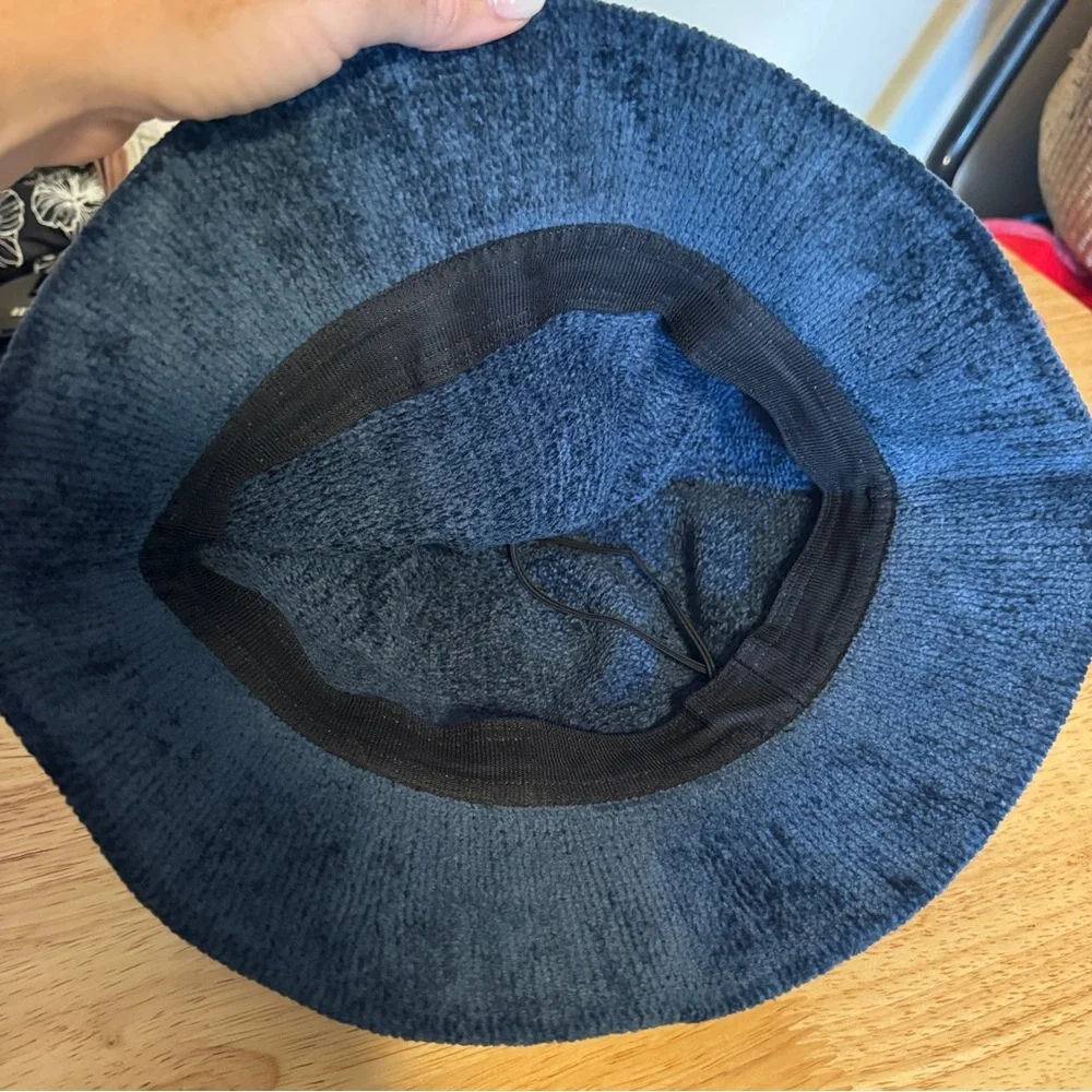 Friends of friends chenille bucket hat navy